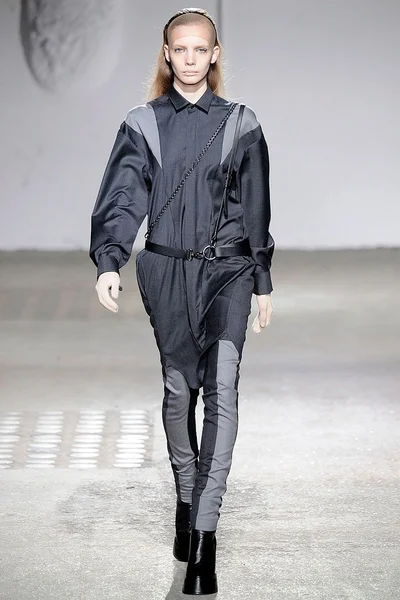 Look 18